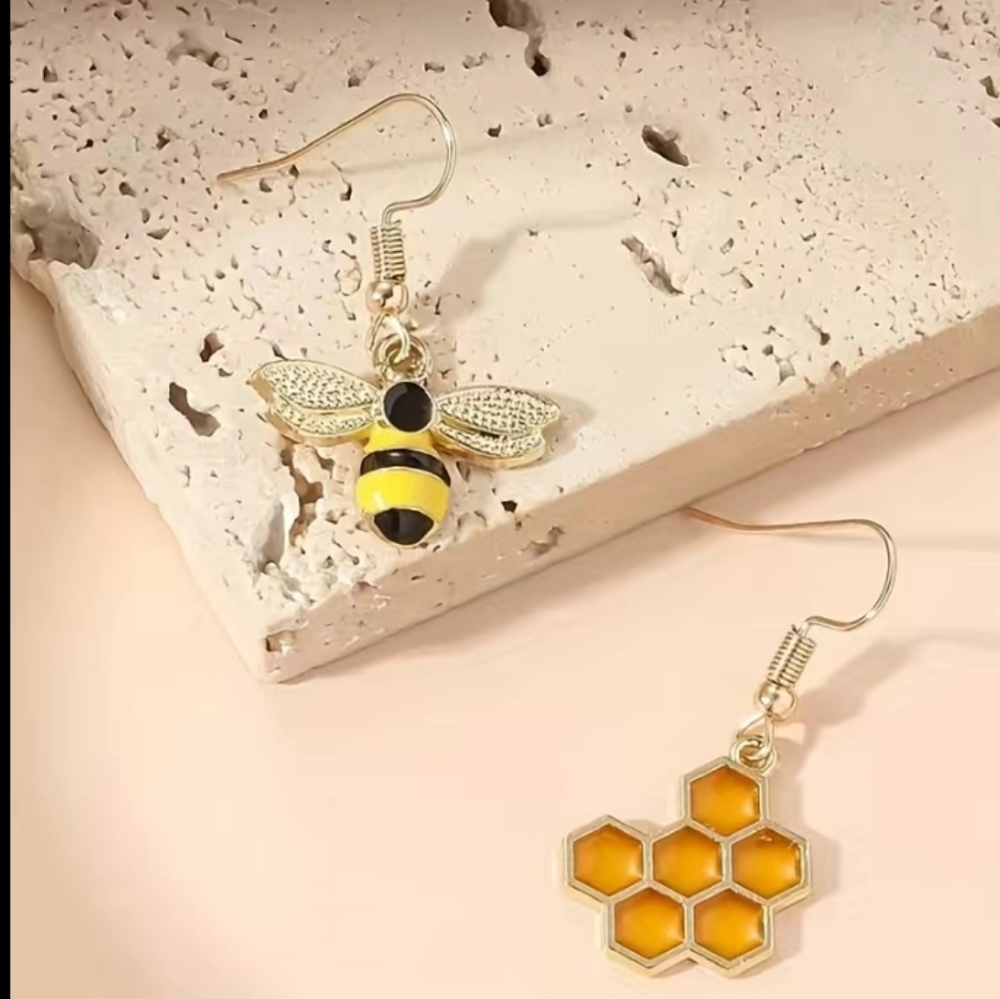Bee Dangle Earrings - Picture 5 of 6